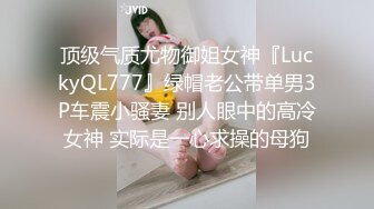 黑丝高跟露脸小少妇，深夜跟狼友撩骚互动，蝴蝶骚逼掰开给狼友看