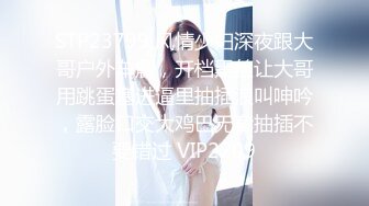 女人发自内心的愉悦 咬着银牙使劲颠的样子 明显是想要被人操爽