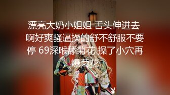 商场女厕全景偷拍拍 制服长裤美女的小肥鲍