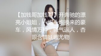 漂亮大奶美眉 身材不错 在沙发上被眼镜男友无套输出 不能内射 只能拔枪射肚子上