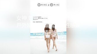 嫩模丝丝坐在沙发上玩逼拍写真被摄影师和导演肆意玩弄