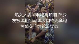  奶子上有纹身的小少妇，全程露脸镜头前扯着逼给你看，掰开逼逼看特写，道具抽插浪叫不止