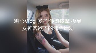  外表清纯短发18学生妹为赚钱拍摄，娇小身材无毛嫩穴，抱在身上扣穴，活力十足操起了带劲