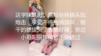 宿舍管理员女生宿舍窗外??偷拍漂亮学妹洗澡,站着洗逼的动作狂野又霸气很有撸点