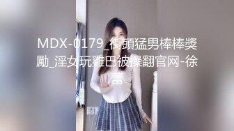  红色情趣连体丝袜伪娘吃鸡3P 哎呀好大 啊啊射在我的逼里 被两根大肉棒轮着操 爽叫连连 爆