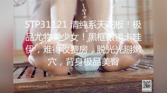 小葡萄高颜值妹子双人啪啪秀，单腿黑丝高跟鞋口交插嘴，情趣装抽插大力猛操