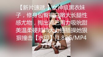 丰乳肥臀少妇啪啪，穿开档肉丝69姿势口交，翘起屁股扶着小腰后入，骑乘抱着屁股猛操