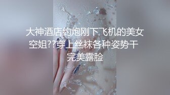 抠逼玩弄清纯小美女69口交大鸡巴舔骚穴,主动上位爆草抽插,让骚逼给口出来