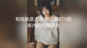 短发人妻母狗少妇，束缚着骚奶子让大哥后入草屁股