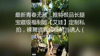   开档牛仔裤清纯又骚美女，和男友居家操逼，舔屌吸吮活很棒，肥穴骑乘自己动