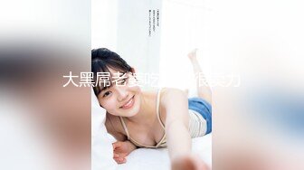 景区女厕全景偷拍眼镜美女逼口大开 逼洞清晰可见