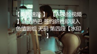 【难得一见粉红色美穴大美妞】超高颜值甜美，被窝里给大家秀，脱掉睡衣掰穴，肥穴骚逼特写，搞得满脸潮红