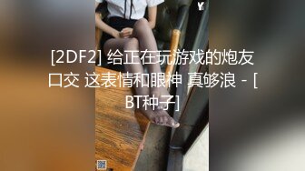 八月新流出女偷拍客潜入游泳场更衣淋浴室偷放摄像头偷拍几个妹子淋浴换衣服