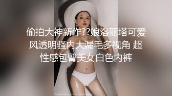  刺激的户外主播开档黑丝高跟在公园内大秀直播，漏出骚奶子真空装逼逼里夹着大黑牛自慰