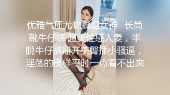   童颜巨乳小女友跟小哥激情啪啪，全程露脸玩滴蜡小游戏，交大鸡巴让小哥舔逼