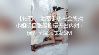 【新片速遞】  自家小胖妞 有点放不开戴着眼罩还要抢手机 被无套输出 插几下骚逼就出水 有点肉的逼操起来也舒服