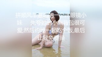 美女拿着仿真鸡巴玩弄安慰自己的小白虎