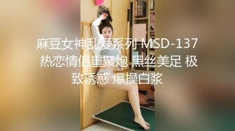 【cos系列】他们一下子向她的脸上释放了大量的精液，完全浸透了她的脸，让她变得如此角质，她忍不住疯狂地手淫。月野渚