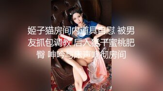  长发卡哇伊妹子，打飞机交，逼逼里面还塞了一根道具，洗澡展示好身材