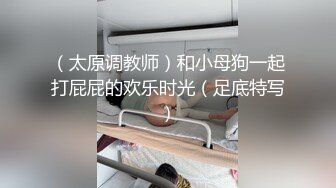 性感女友穿情趣服趴着被操