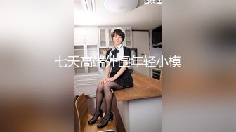 【新片速遞】  科技楼蹲守牛仔裤美女的小嫩B❤️这么长的B毛该修剪一下了