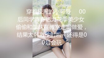 超高颜值美女在运动场上勾引路人