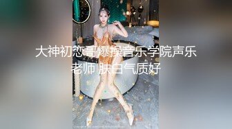 脯乳期时尚辣妈,奶水充足,奶头肿胀不断滴奶,闺女睡着了,聊会臊