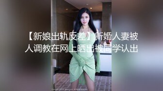 眼鏡騷貨小熟女露臉衛生間口交，打情罵俏，後入操逼特寫粉穴，