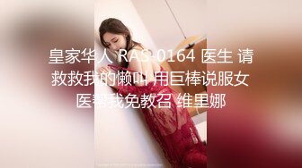 冒死趴窗偷窥房东的女儿洗澡人漂亮身材还不错