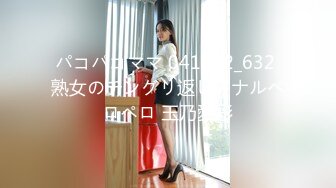 白衣长相甜美大奶妹子，近距离特写掰穴站立后人骑乘边操边摸奶