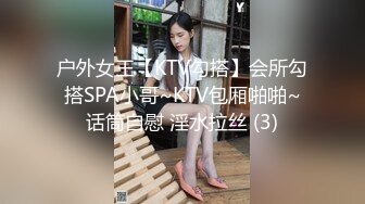  姐妹花露脸一起伺候大哥，丝袜情趣让大哥无套抽插轮流爆草