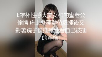 几个九零后小伙去KTV包房唱K玩疯了,妹子跪下口活,拿嘴当B抽插,洗手间乱交