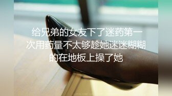 风骚小少妇露脸勾搭小哥激情啪啪，口交大鸡巴让小哥无套