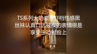  极品小少妇全程露脸颜值不错，水嫩嫩的骚穴特写展示，中指抠弄淫水多多呻吟不断，撅着小屁股给你看自己玩奶