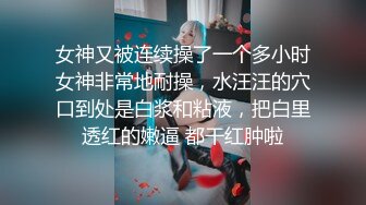 我的妈妈4冒死偷拍妈洗澡，差点被发现。老妈的胸是我现实中见过最大的