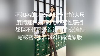 舔着鸡巴，自己还在呻吟，骚货女友干起来就是爽！