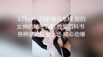 近距离玩弄老婆的肉穴 骚逼操多了都变黑了