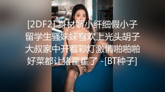 路边摊美女啤酒喝多了 这泡尿可真猛