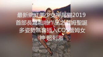 身材不错的妹子就这么裸着身跑到大马路上发疯