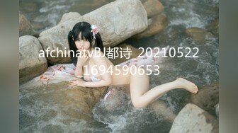 《魔手外购极品CP》女厕逼脸同框偸拍各种女人方便~有熟女有良家少妇有年轻小姐姐~韵味十足肉丝美少妇擦逼仔细观察分泌物 (4)