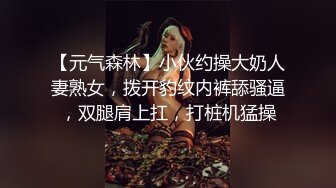  年龄不大的白嫩嫩小美女穿着白衣短裙 真是活力撩人啊 你吸鸡巴我玩逼