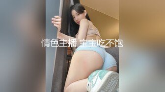 网红级美妞，近日下海露逼小秀，坚挺美乳一线天馒头穴，单腿黑丝撩起裙子