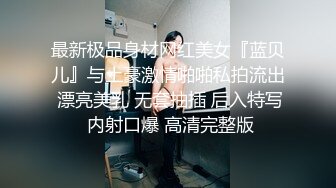 夜市偷拍 极品长腿翘臀骚货穿透明骚丁宽松超短裙堪比摆拍 浅蓝吊带裙美女逛街半透明内裤正面隐约露逼