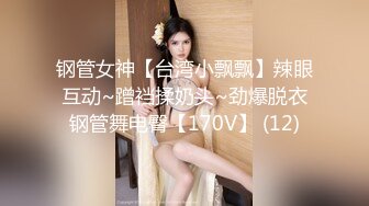 KTV女厕近距离偷窥大美女的极品无毛小嫩鲍