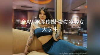    穿着粉红色小碎花的气质美少妇和炮友啪啪操逼做爱，一顿爆操之下白浆四溅，电话之下更加刺激