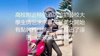 只穿着一件裹胸黑衣的性感大长腿美女 下体逼毛黑黝黝