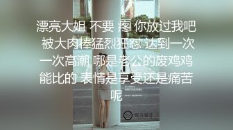 女友带我去买衣服然后在试衣间给我口，狂野的反差婊，吃鸡的饥渴样，像八百年没吃过鸡一样！