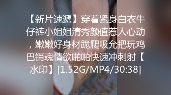 冒死爬窗偷窥放假回家的表妹洗澡 这身材和皮肤还是相当的哇塞