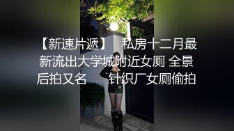  御姐少妇黑丝情趣激情3P，让大哥按着头草嘴交，束缚奶子和双手激情上位还要舔鸡巴