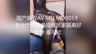  小美女爱诱惑萝莉型清纯嫩妹诱惑给你看，脱光光翘起圆润屁股